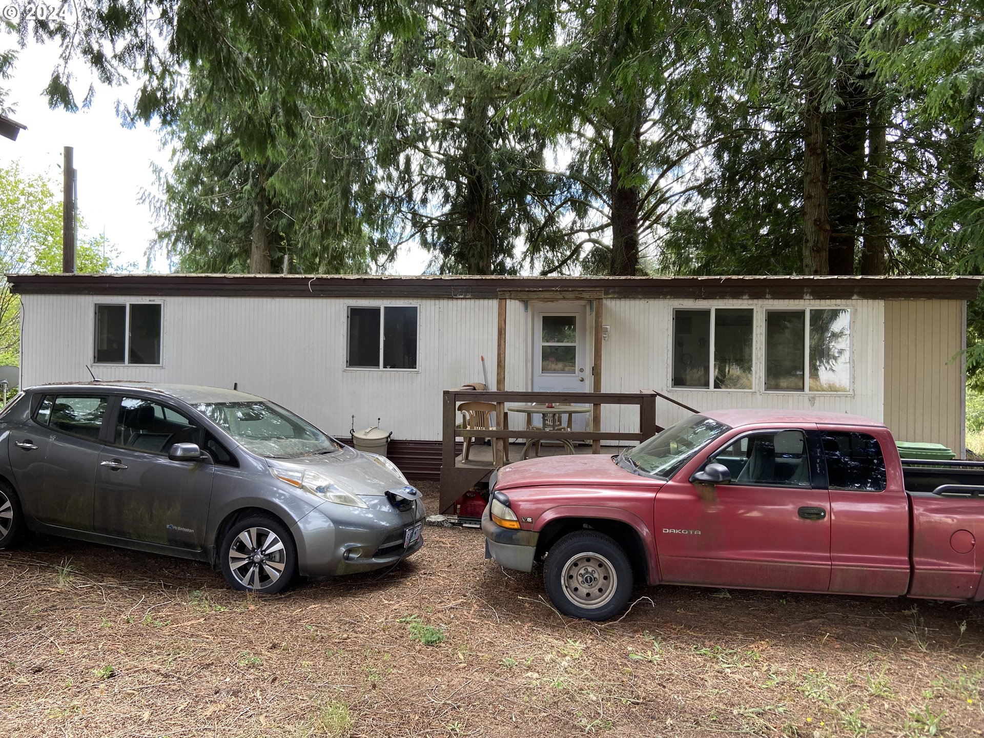 a view of a car in front of house