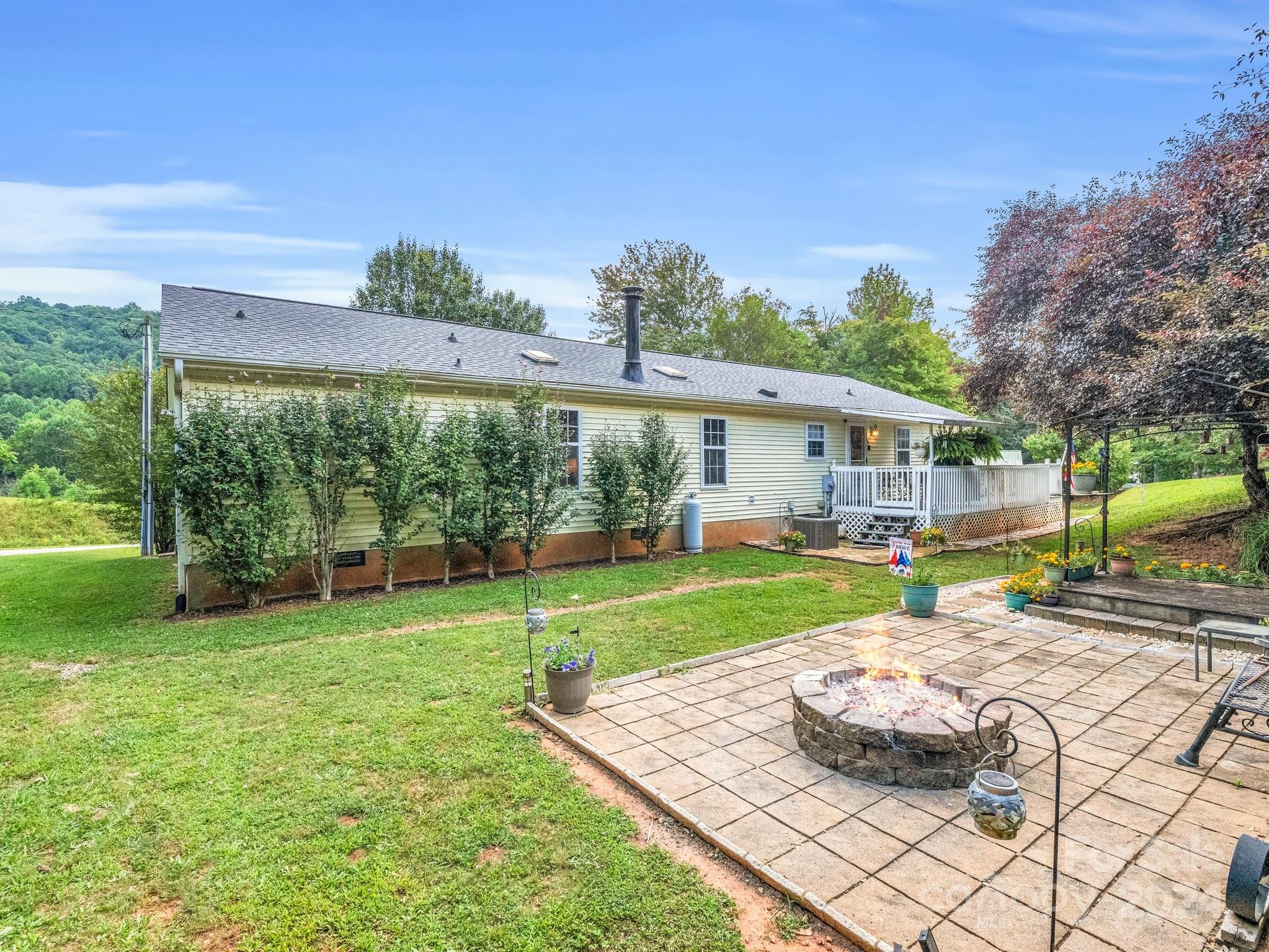 a view of a house with backyard and sitting area