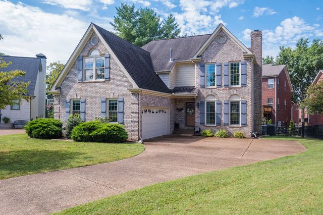 $685,000 | 1729 Fieldcrest Circle | Forest Crossing