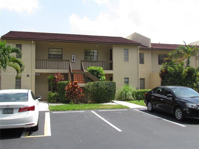 $2,300 | 8425 Casa Del Lago, Unit D | Boca Lago