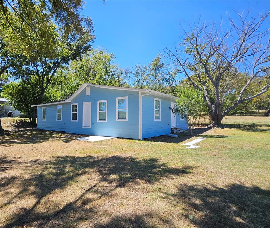 a front view of house with yard