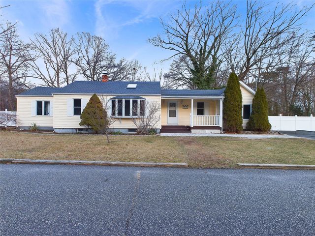 $680,000 | 115 North Clinton Avenue | North Patchogue