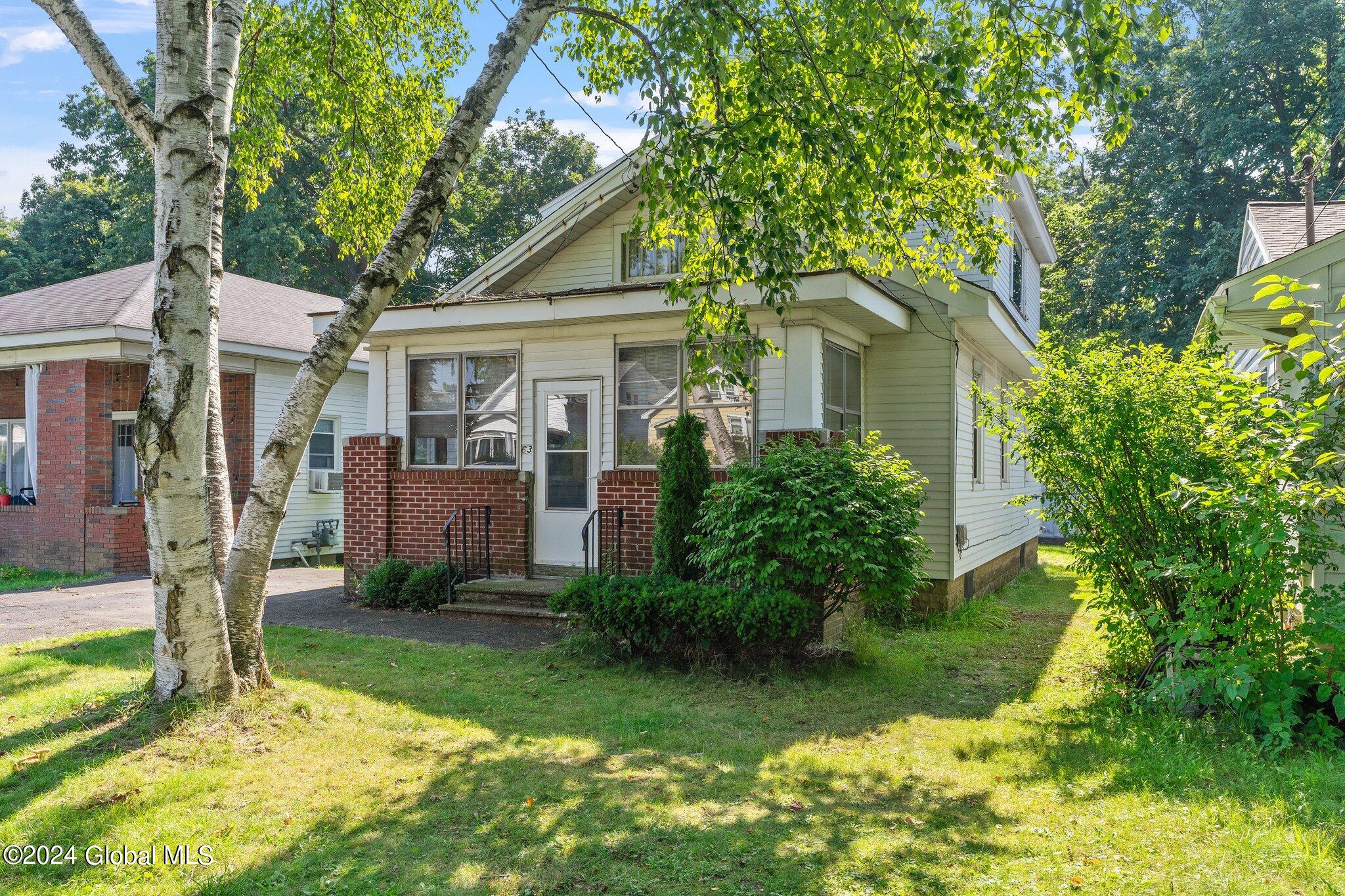 1-web-or-mls-63-holmes-ct