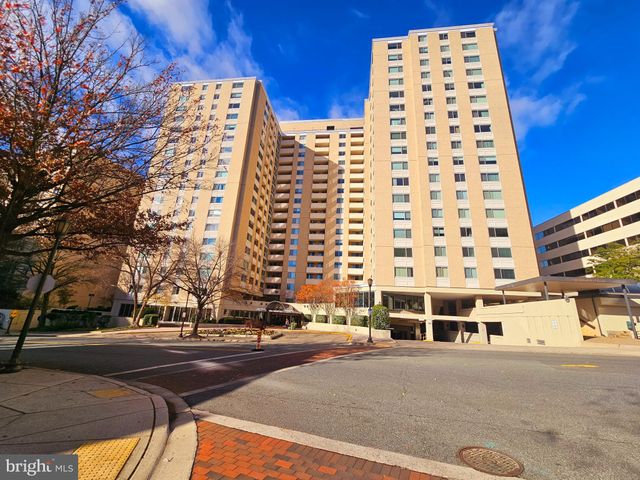 $355,000 | 4601 North Park Avenue, Unit 1701 | The Elizabeth