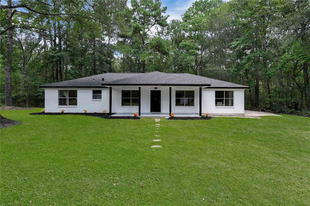 a view of a house with a backyard