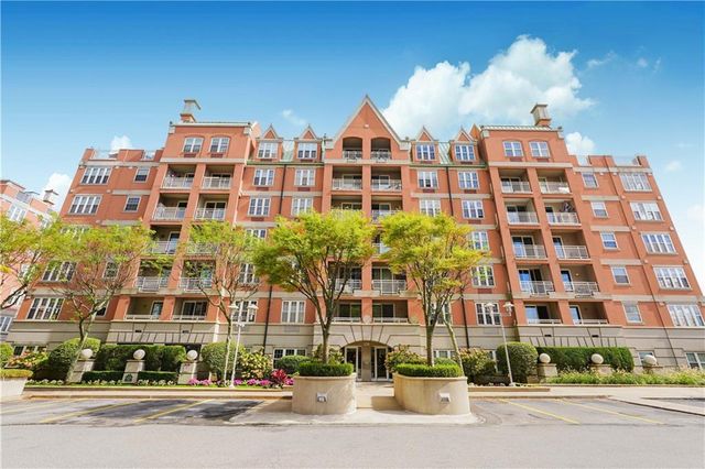 $949,000 | 120 Oceana Drive West, Unit 2A | Brighton Beach