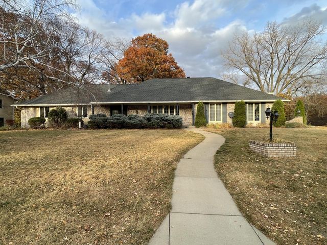 $625,000 | 308 Brandywine Drive | Burnsville