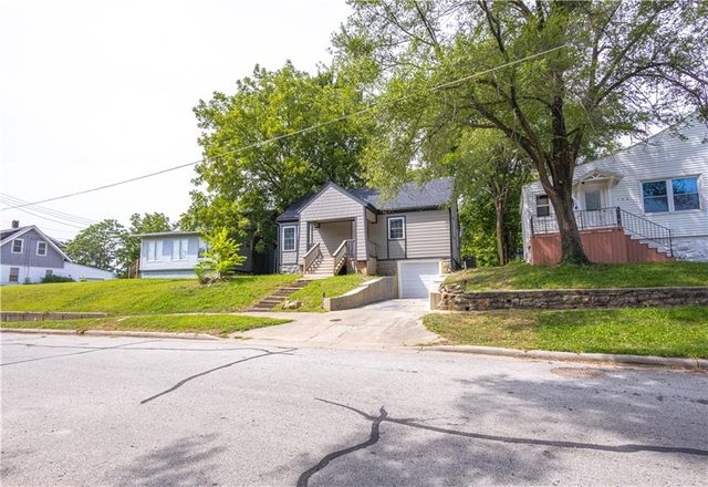 $195,000 | 106 South Maple Avenue | Excelsior Springs