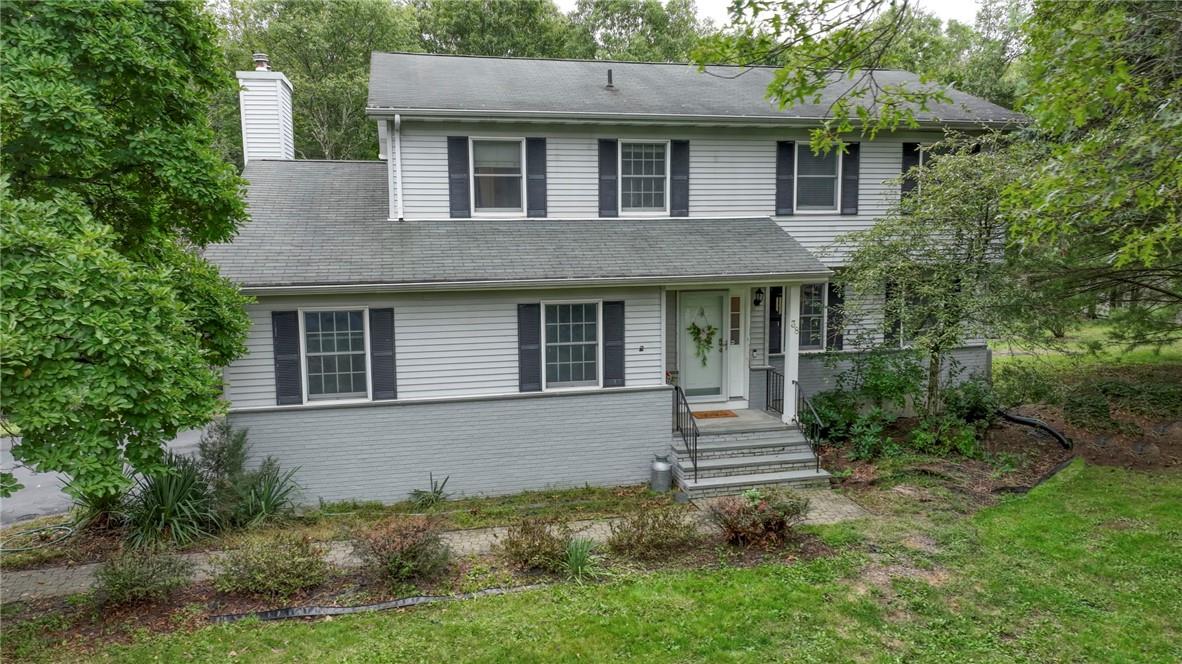 View of front of property featuring a front lawn