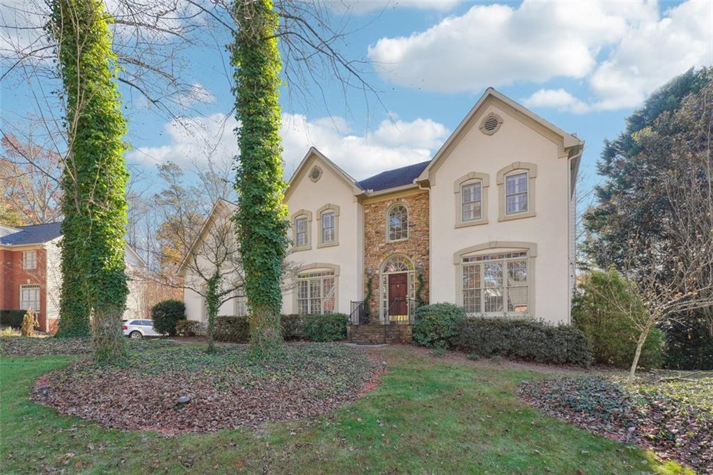 a view of a house with a yard