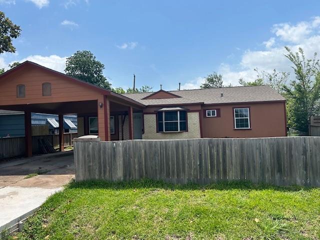 a view of house with backyard and a tub