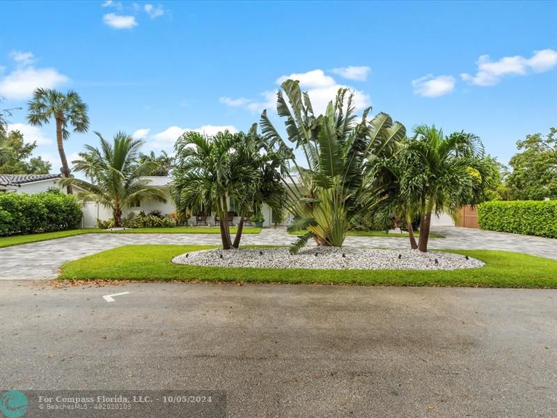 a view of a fountain in front of a house