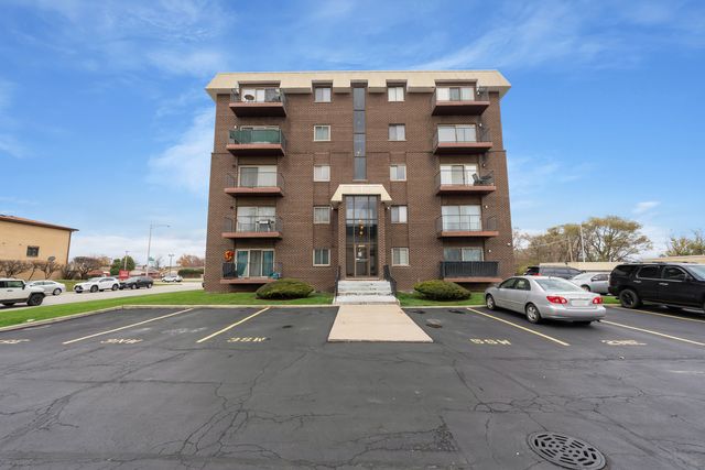 $179,900 | 10424 Central Avenue, Unit 5NE | Oak Lawn