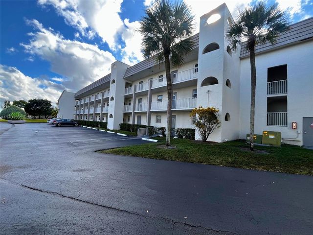 $98,000 | 8135 Sunrise Lakes Boulevard, Unit 105 | Sunrise Lakes