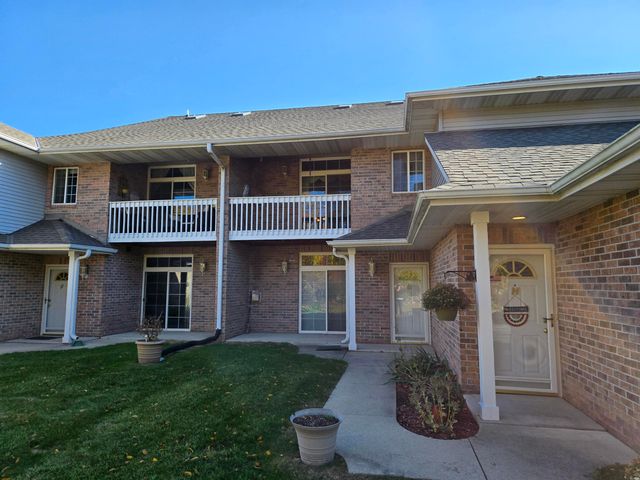 $339,900 | 1339 Hillwood Boulevard, Unit H | Pewaukee Village