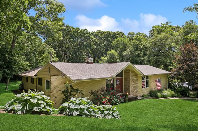 $1,289,000 | 19 Chatham Place | Dix Hills