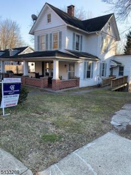 a view of a yard in front of a house