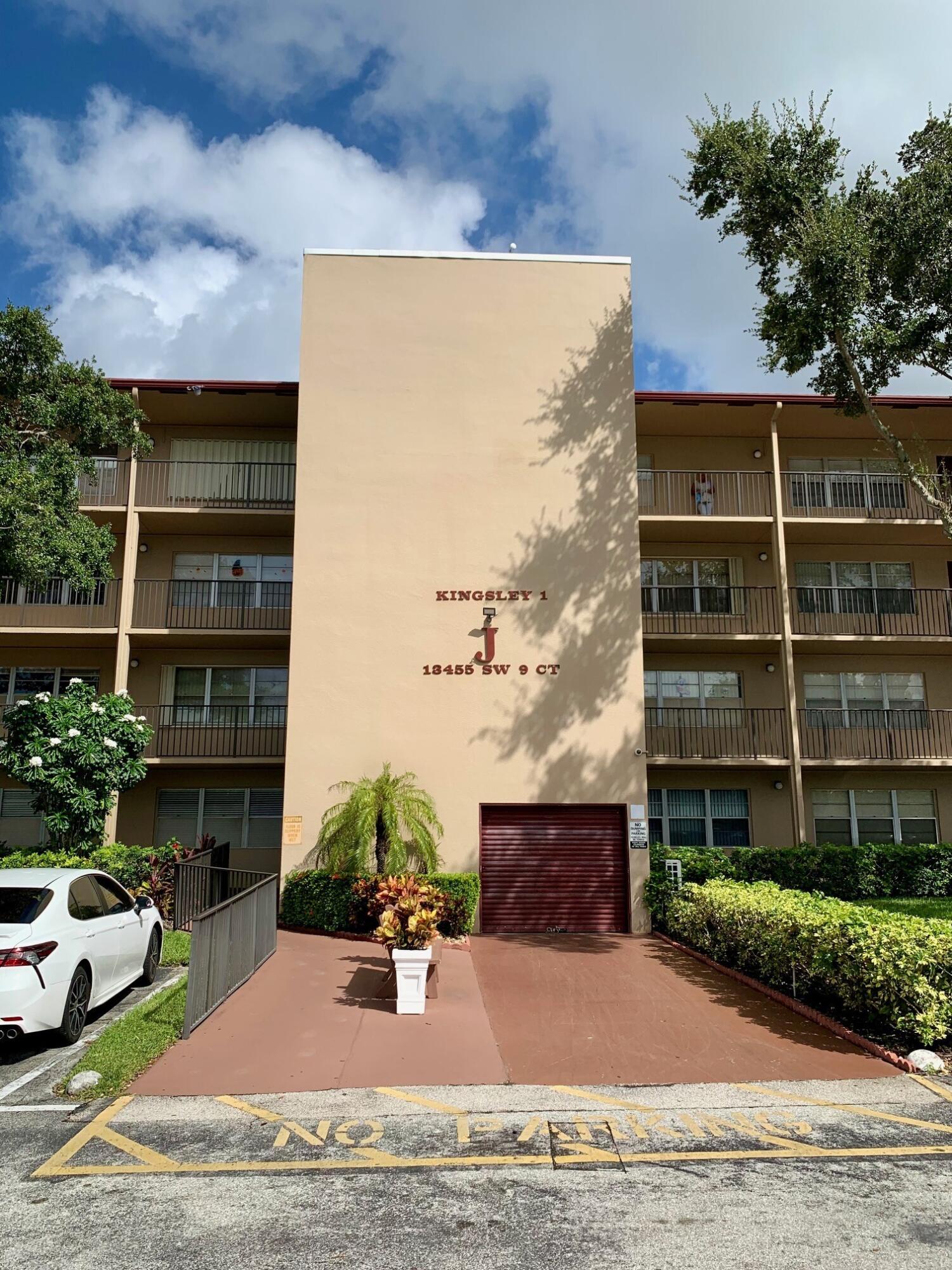 a view of building with yard