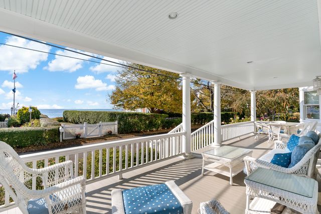 $3,729,000 | 10 Island View Avenue | Pine Orchard