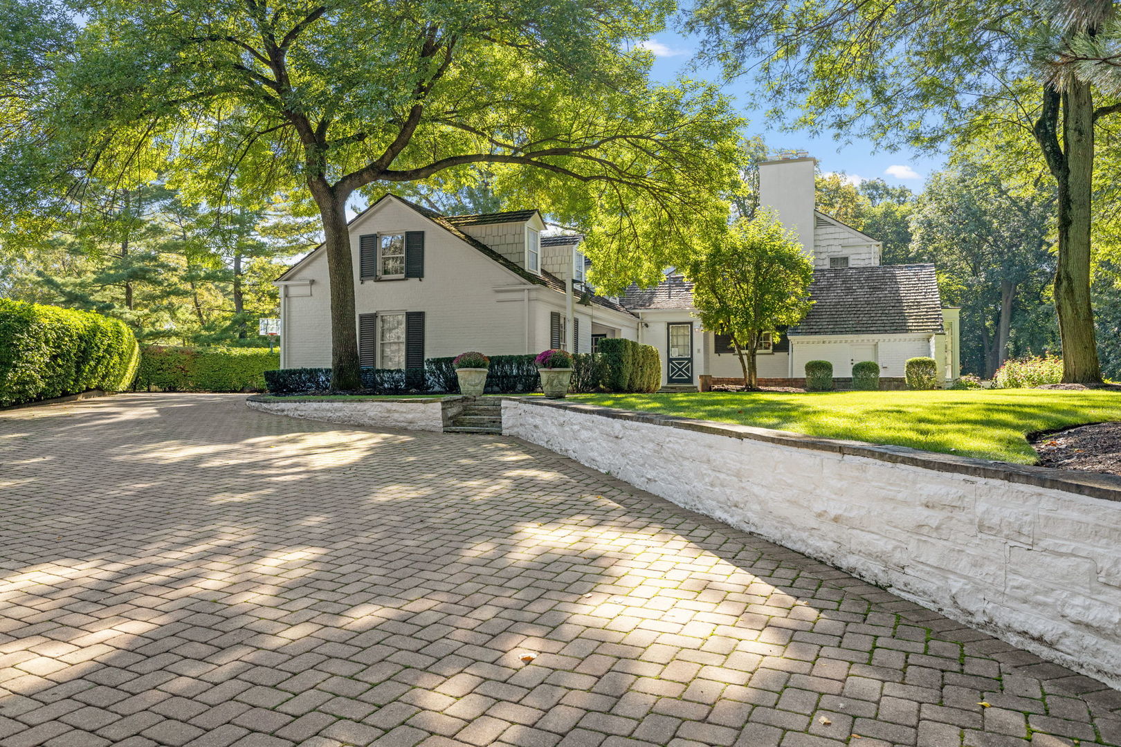 a house view with a outdoor space