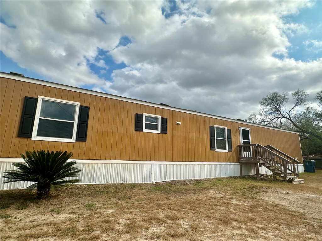 a view of a house with a backyard