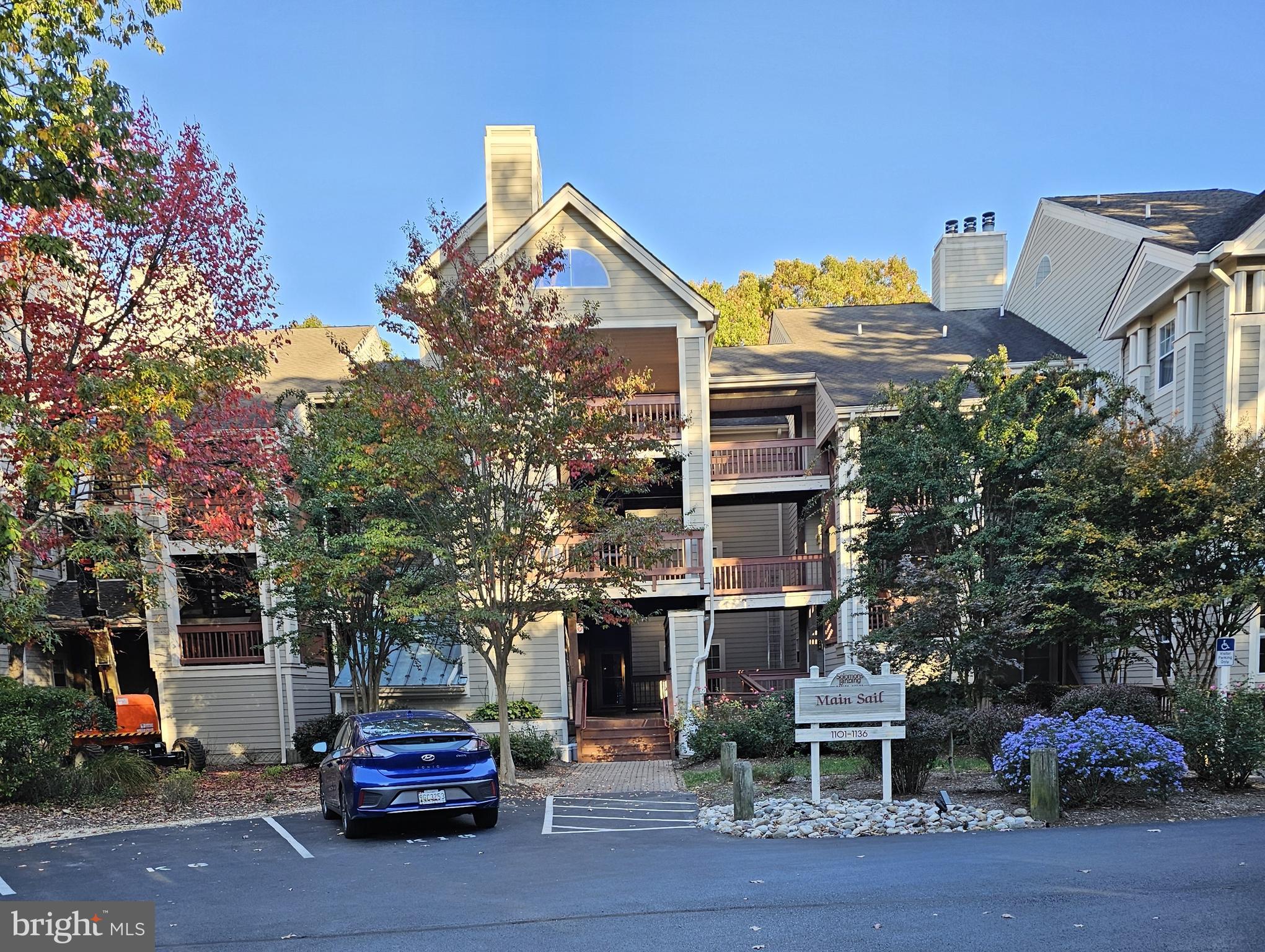 a car parked in front of a building