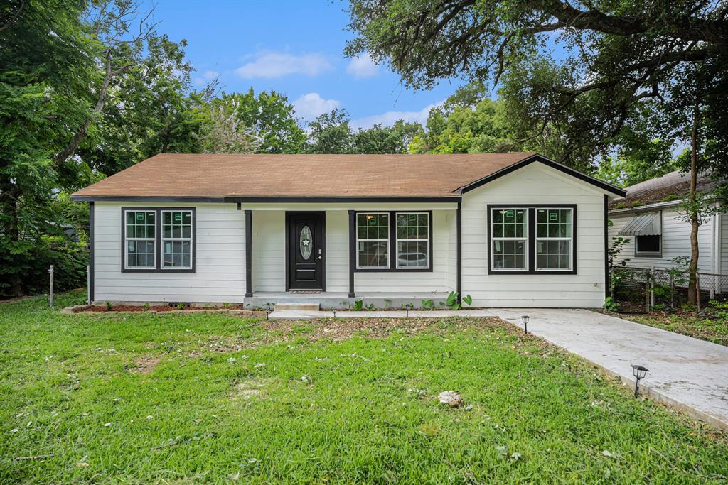 Can you see yourself pulling up to this adorable cottage home? This home has a new exterior siding, all new windows, exterior doors, new concrete driveway & sidewalk to the home. Trees have been trimmed too!