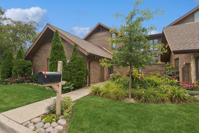 $1,299,000 | 1210 Hawthorne Lane | Hinsdale