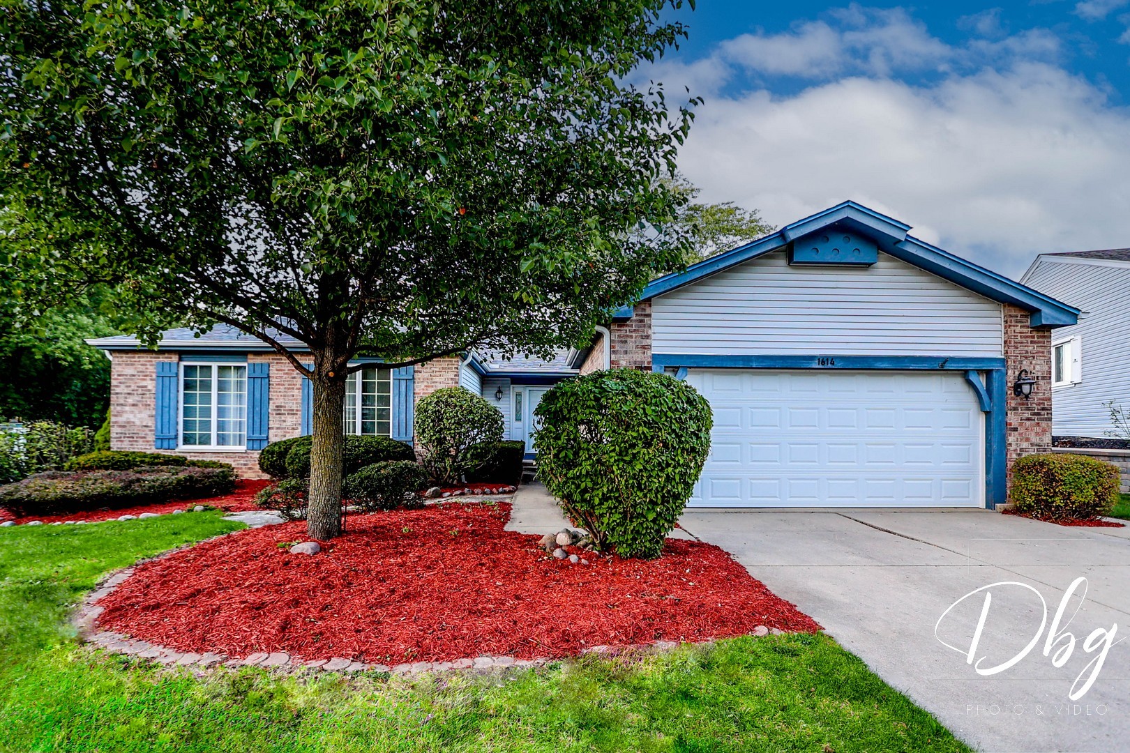 a view of outdoor space yard and garage