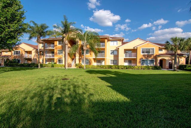 $204,999 | 211 Southwest Palm Drive, Unit 105 | St. Lucie West Country Club