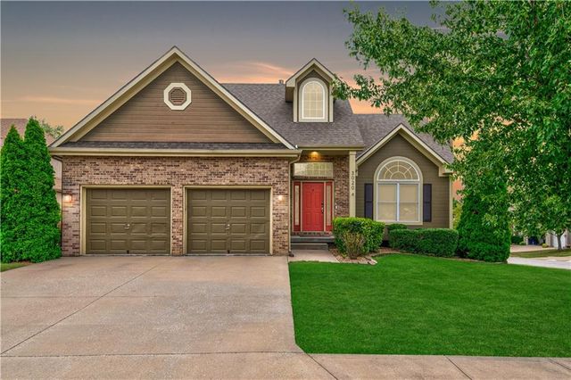 $385,000 | 3020 South Mark Twain Court | Rockhill