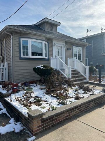 $699,000 | 86-27 257th Street | Floral Park