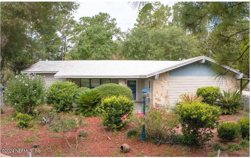 a view of front of house with a yard