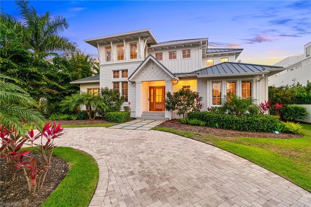 $9,295,000 | 730 9th Avenue South | Olde Naples