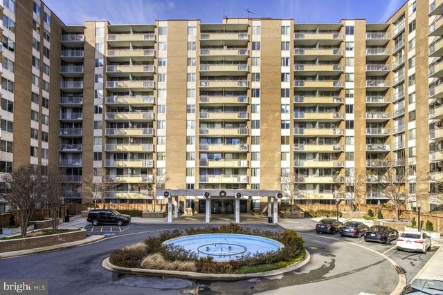 $2,300 | 3001 Veazey Terrace Northwest, Unit 728 | Forest Hills