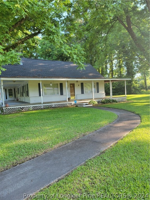 a view of house with a yard