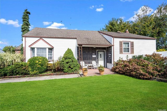 $750,000 | 26 Seth Lane | Hicksville