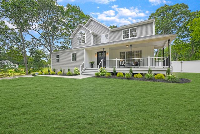 $1,585,000 | 19 Summit Boulevard | Westhampton