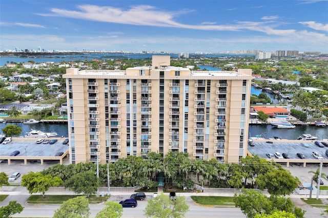 $1,950 | 2350 Northeast 135th Street, Unit 1207 | Vecino del Mar Condominium