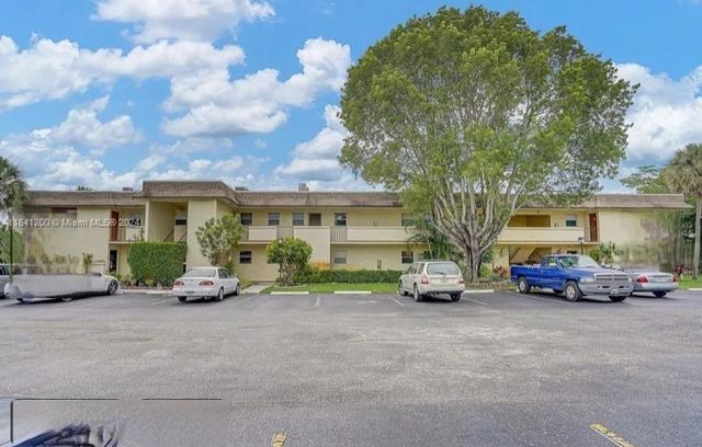 $2,100 | 5545 North Lakewood Circle, Unit 415 | Margate