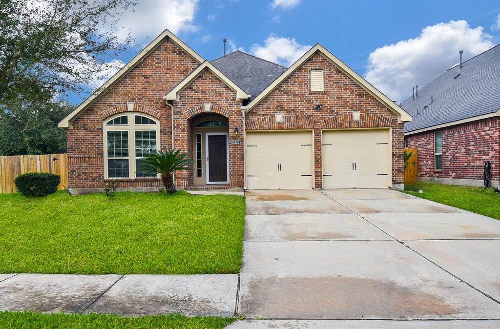 Homes --- like all of us --- have personality! By the looks of this single story brick Perry gem, at 4226 Maplewood Creek, Fresno, TX, in the Creekmont community, it exudes proud ownership and attentive maintenance, inside and out. The home features 4 bedrooms, 3 baths, all sitting on a 7,526 square-foot desirable corner lot with 2,536 square-feet of interior living space.