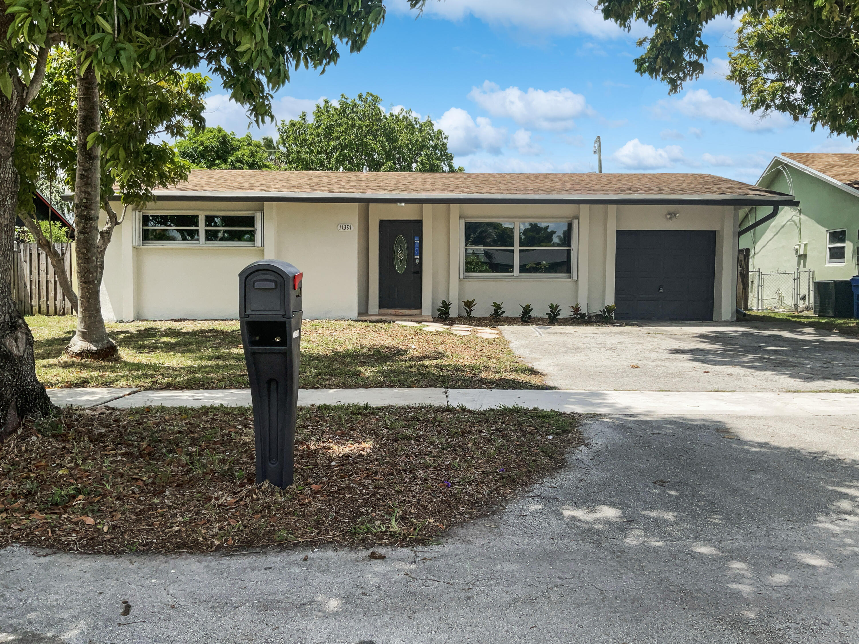 a front view of house with yard