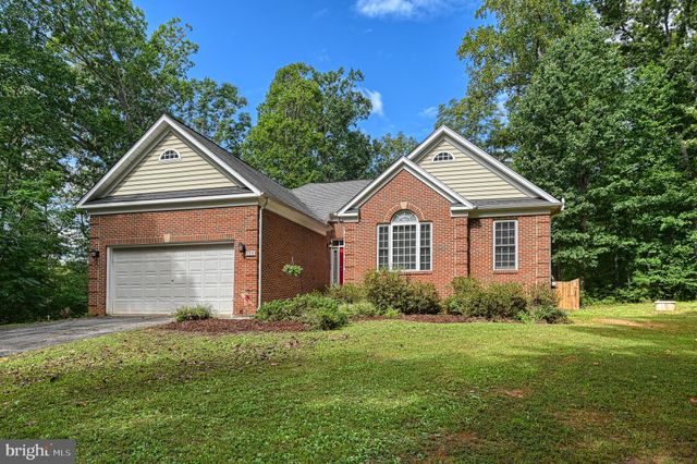 $610,000 | 139 Oak Haven Drive | The Waters at Lake Anna