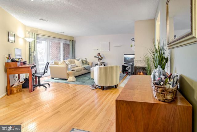 $443,900 | 3152 Covewood Court, Unit J | The Cove Condominiums