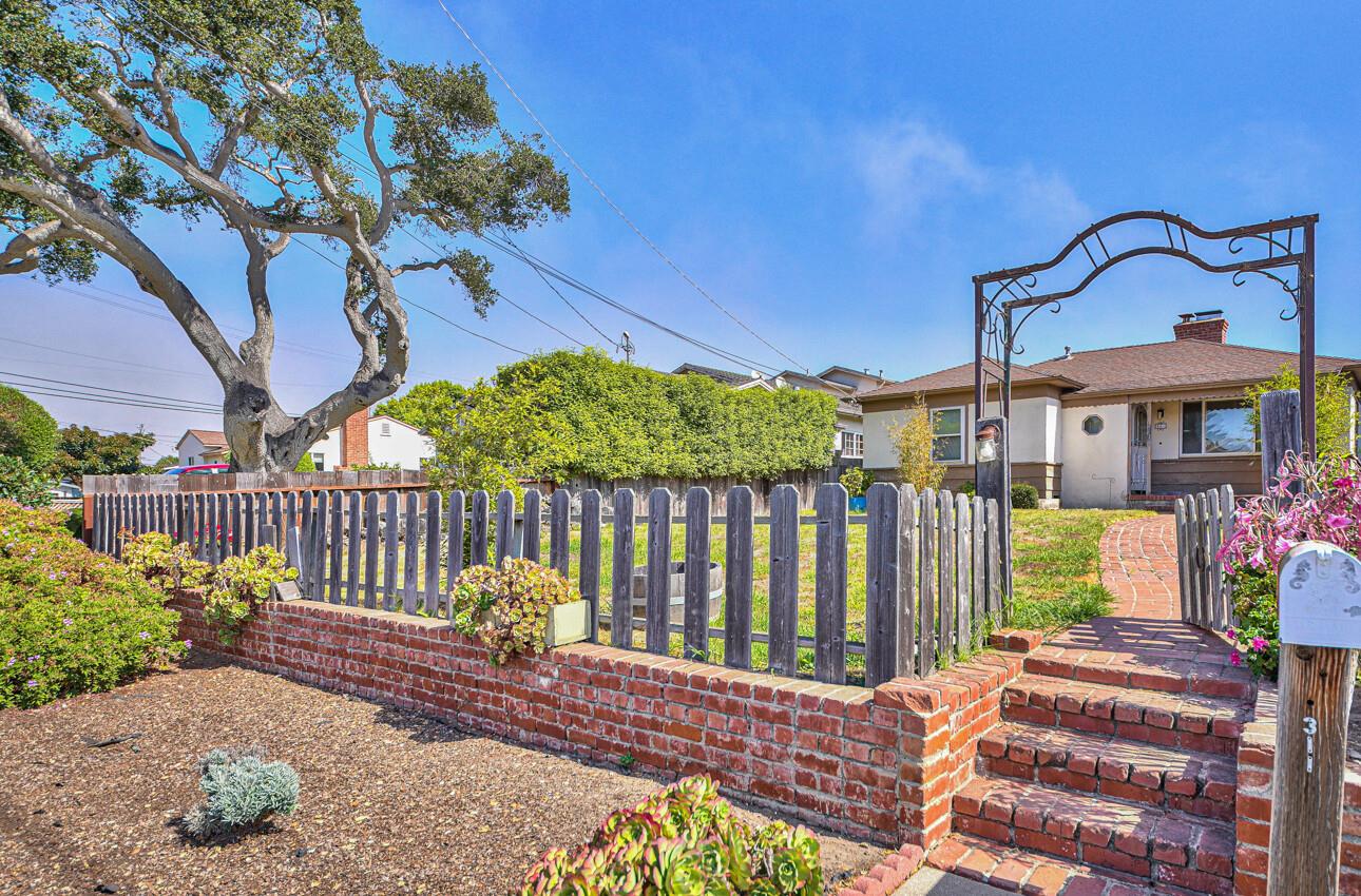 a view of a house with a small yard and plants