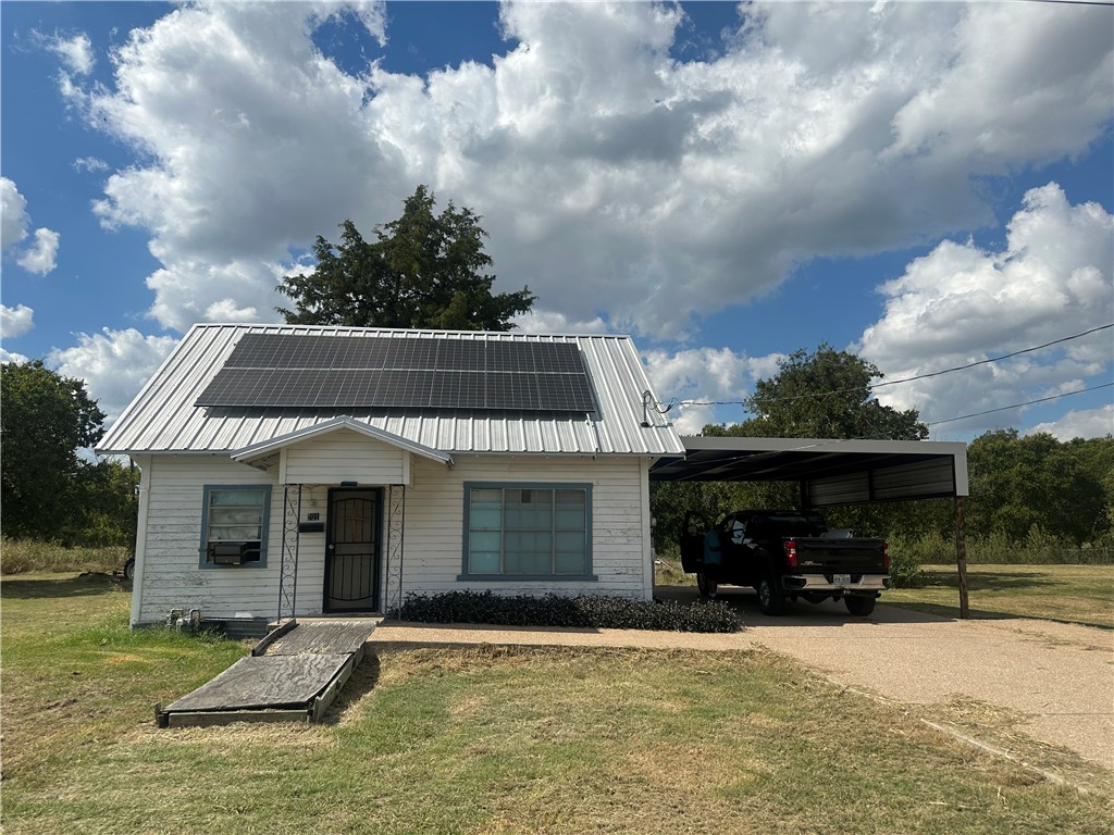 a front view of house with yard