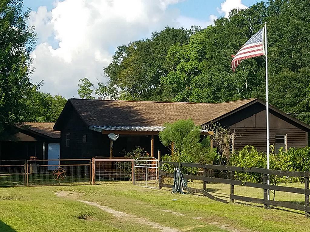 a view of a house with a backyard