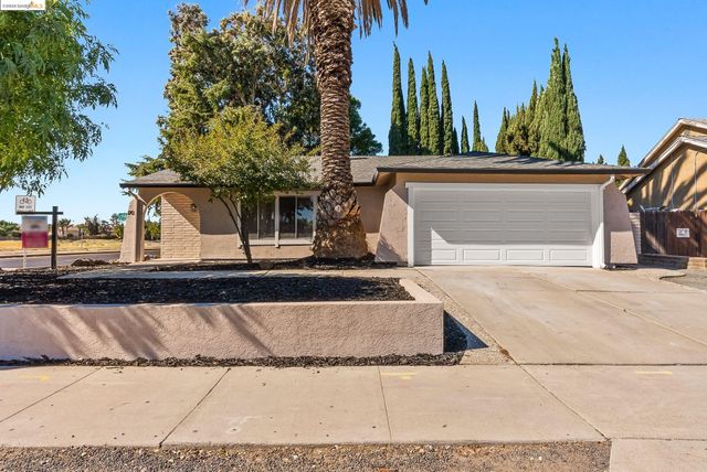 $620,000 | 1701 Lincoln Boulevard | Tracy