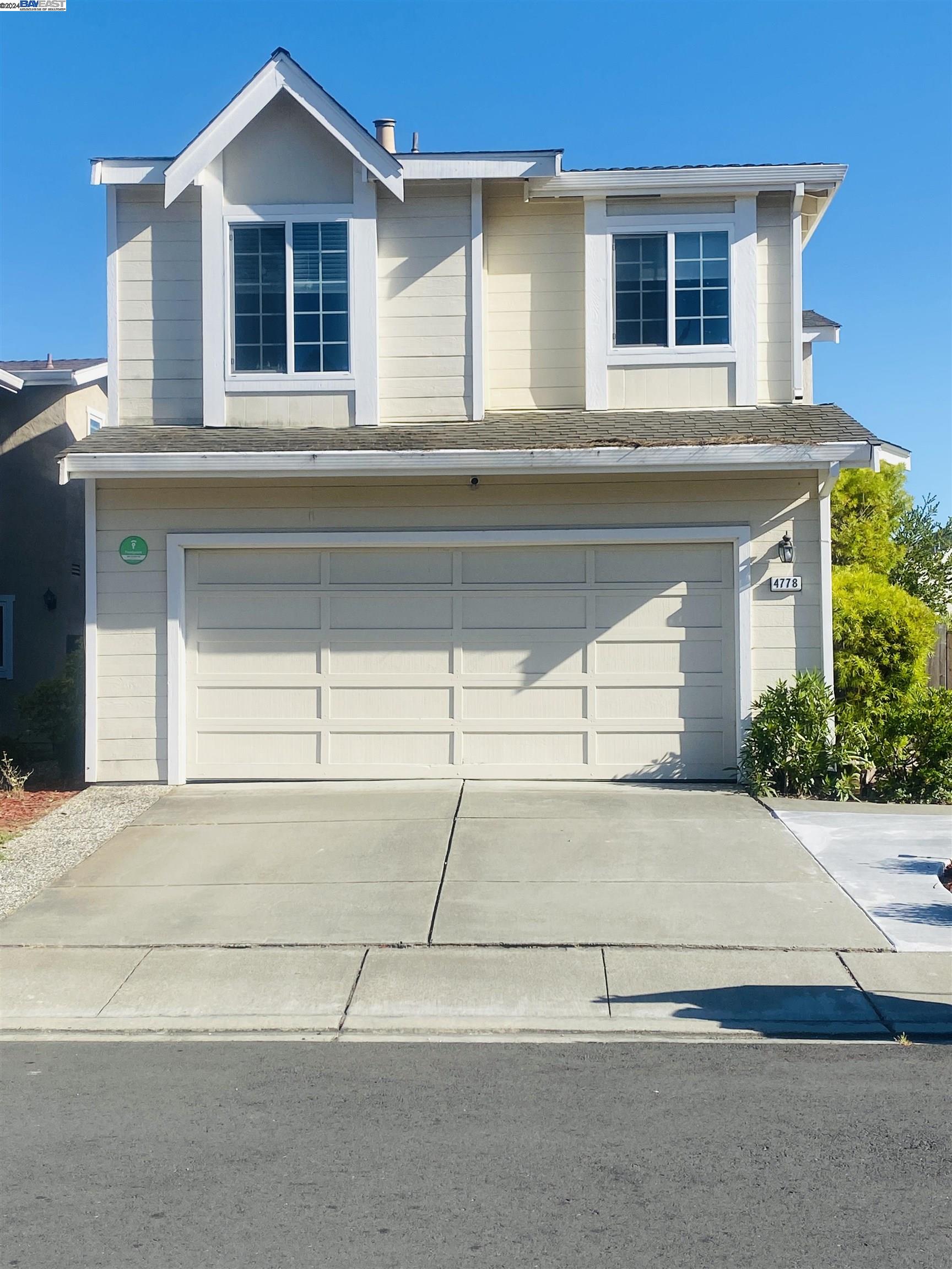 a view of backyard of house