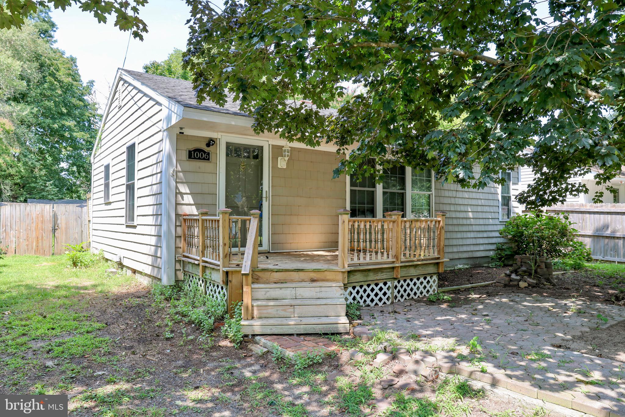 a view of a house with a yard and plants